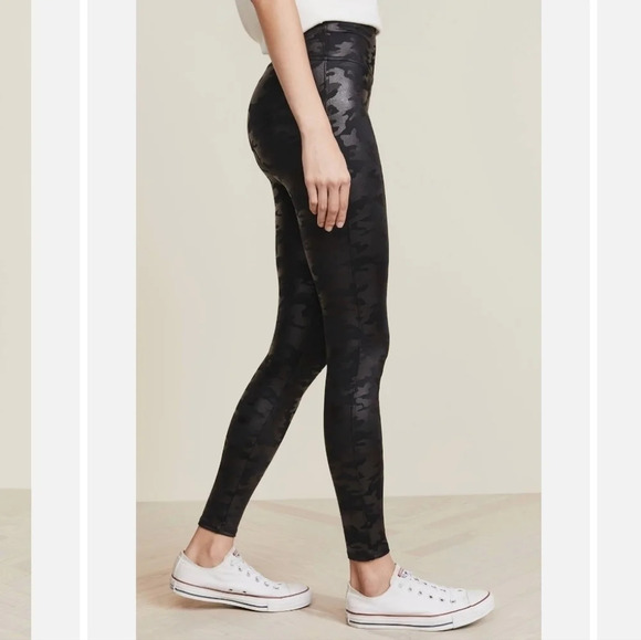 FAUX Leather black Camo Matte high waisted Leggings Blk size Xsmall - Picture 7 of 8